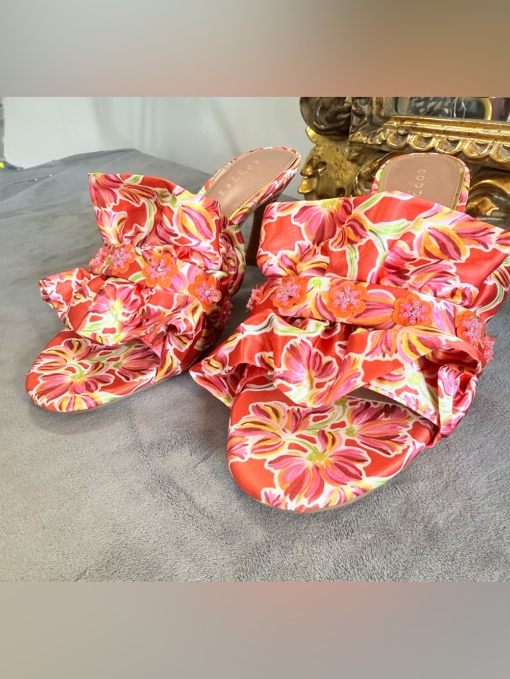 🌺 Copper Key Embroidered Floral Ruffle Mule Heels 🌺 - Picture 4 of 6